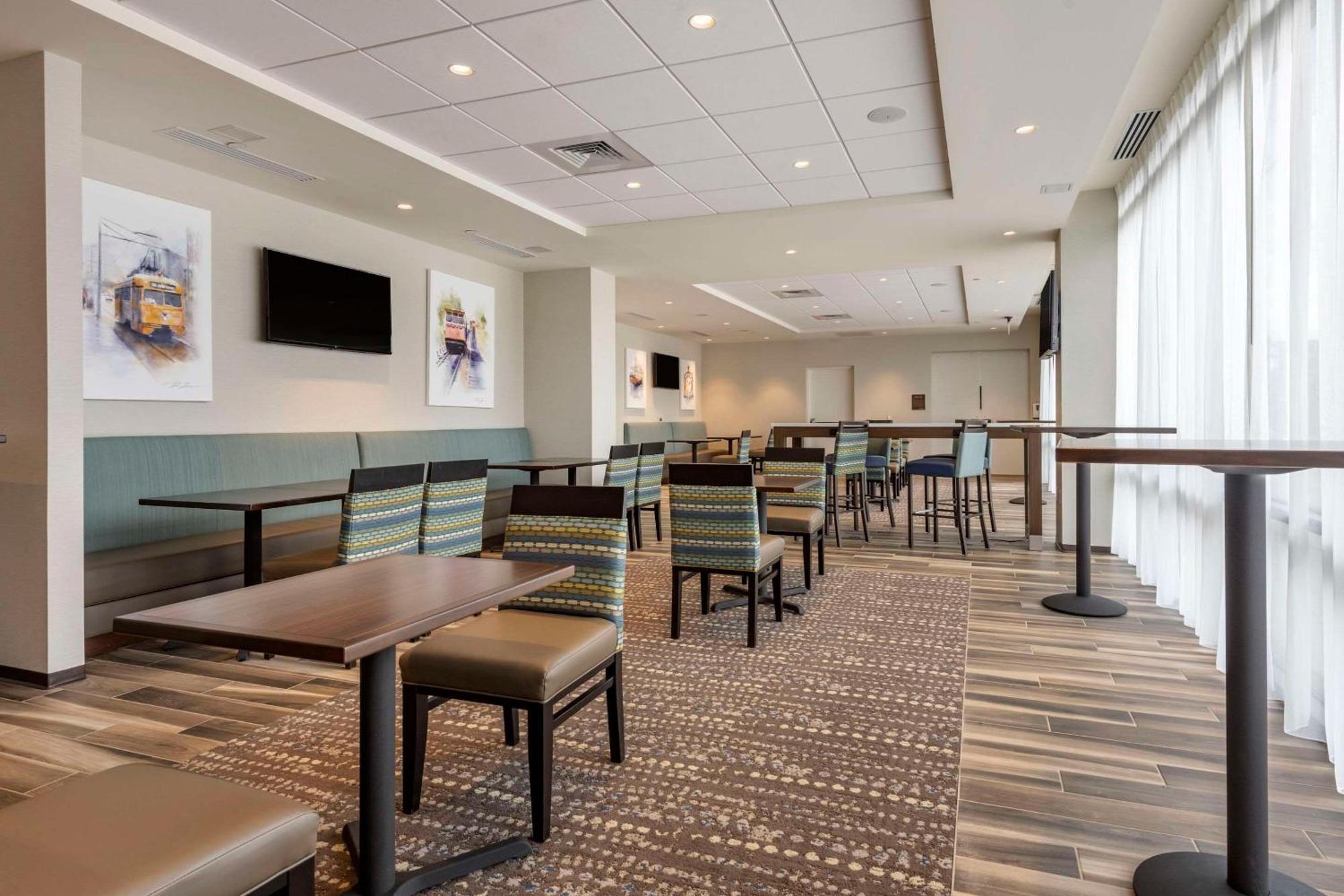 Comfort Inn & Suites Pittsburgh-Northshore Exterior photo