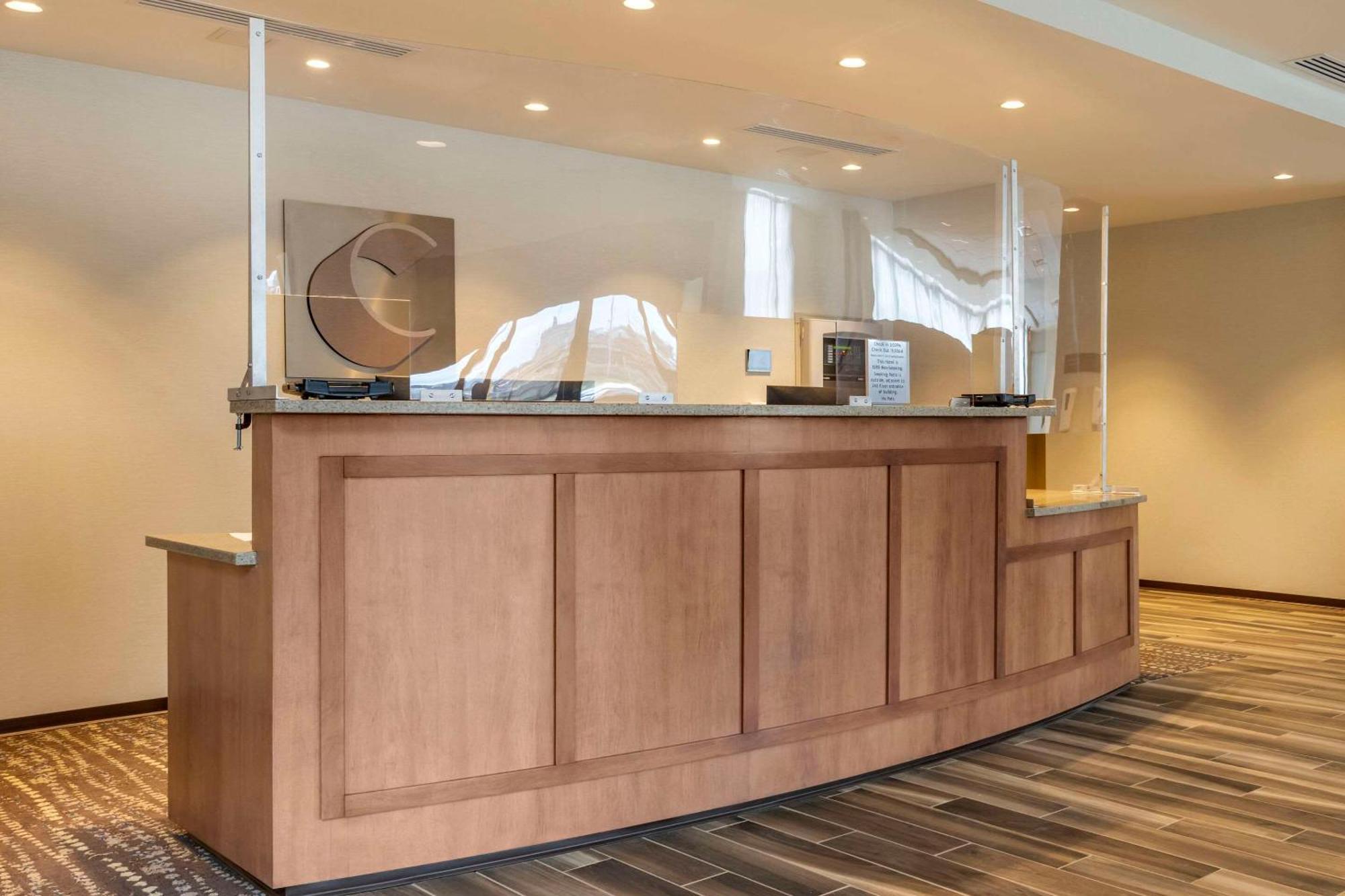 Comfort Inn & Suites Pittsburgh-Northshore Exterior photo