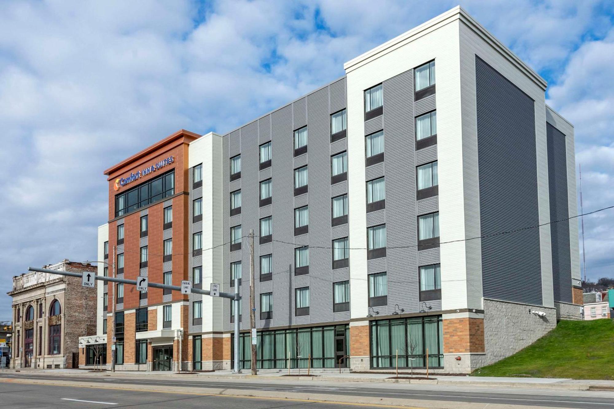 Comfort Inn & Suites Pittsburgh-Northshore Exterior photo